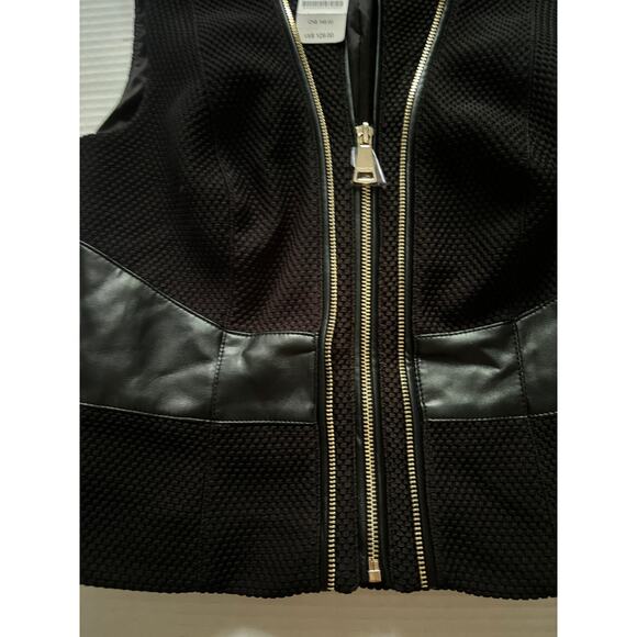 New Bebe Izzy Zip up Vest Black with Gold Detail sz 2 - Picture 4 of 8